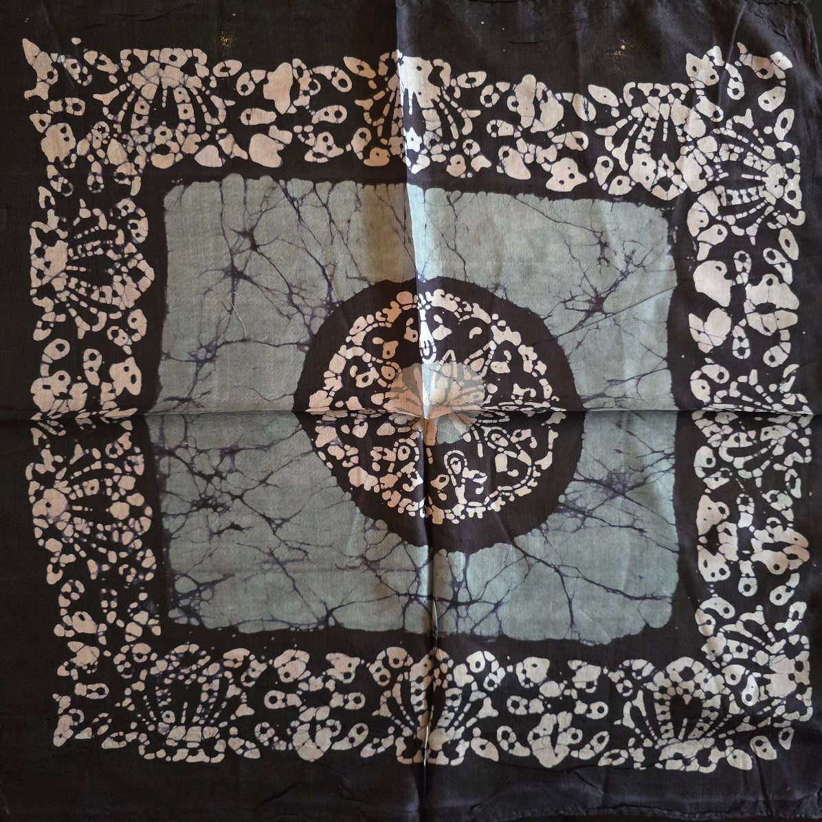 Firkantet silkeskjerf kalt batikk (60)
