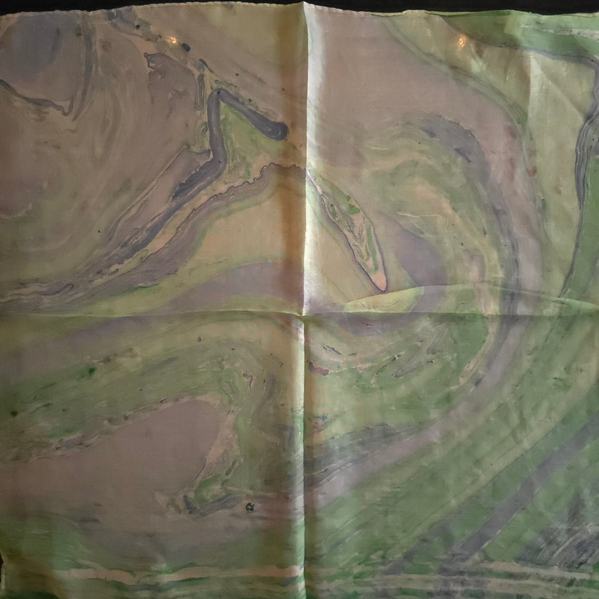 Firkantet (50x50) ebru-mønstret halstørkle i 100% silke (59)