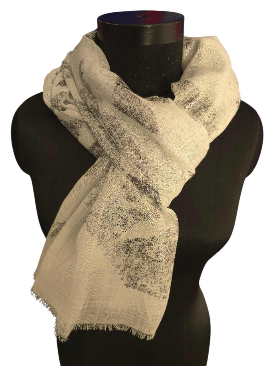 Offwhite skjerf i merino og silke med "sølv" mønster (70)