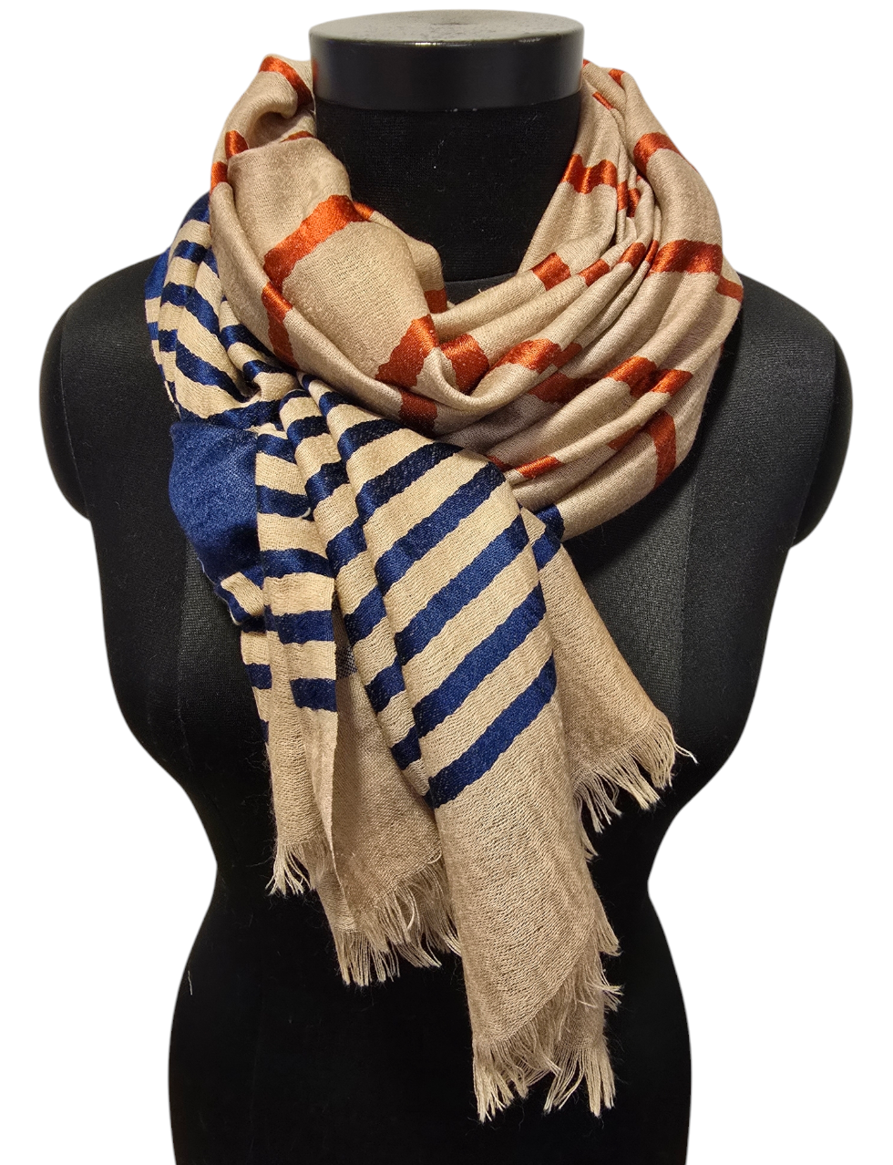 Beige skjerf med blå og oransje striper (61)