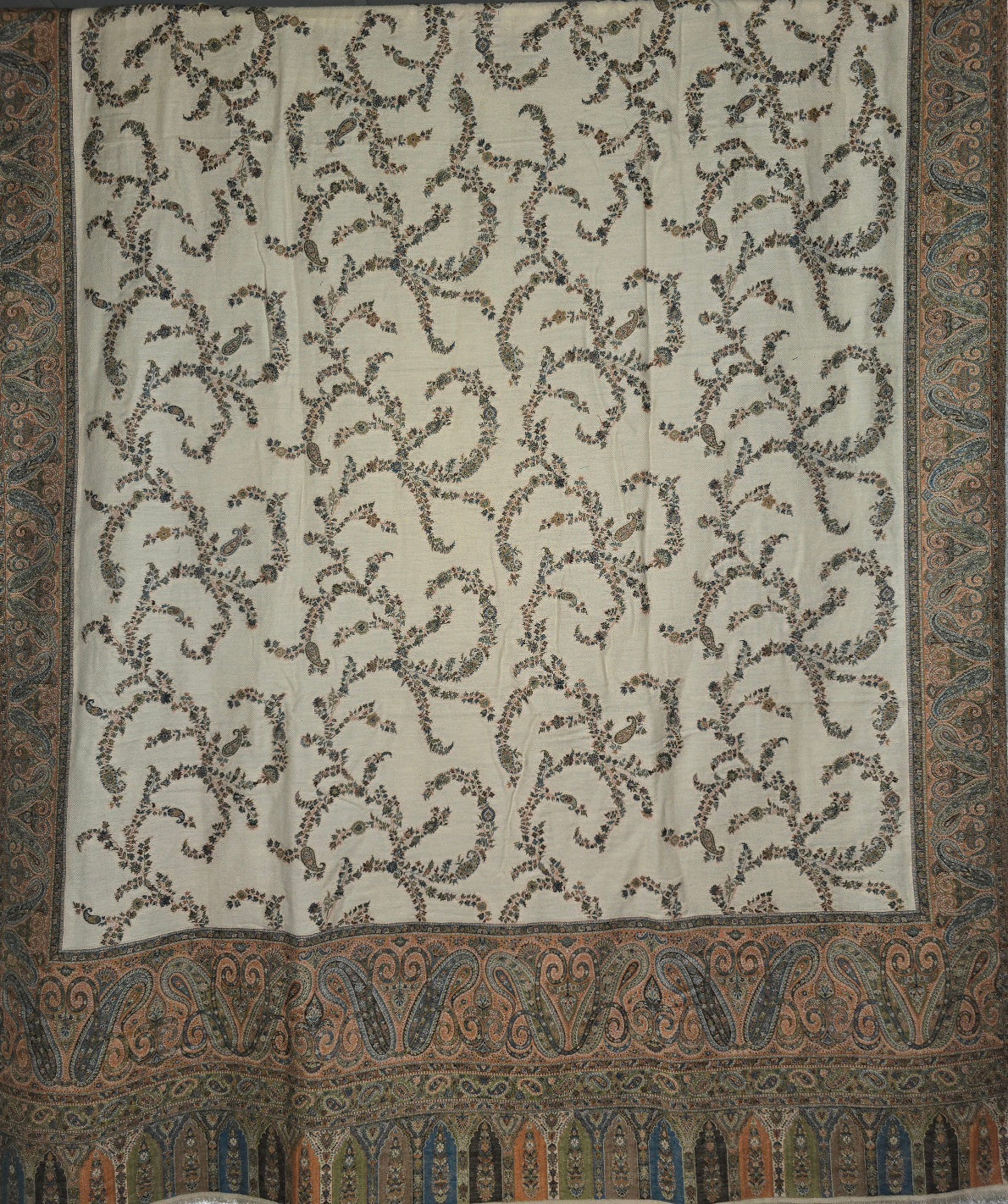 Nydelig offwhite flott sjal i ren merino ull (51)