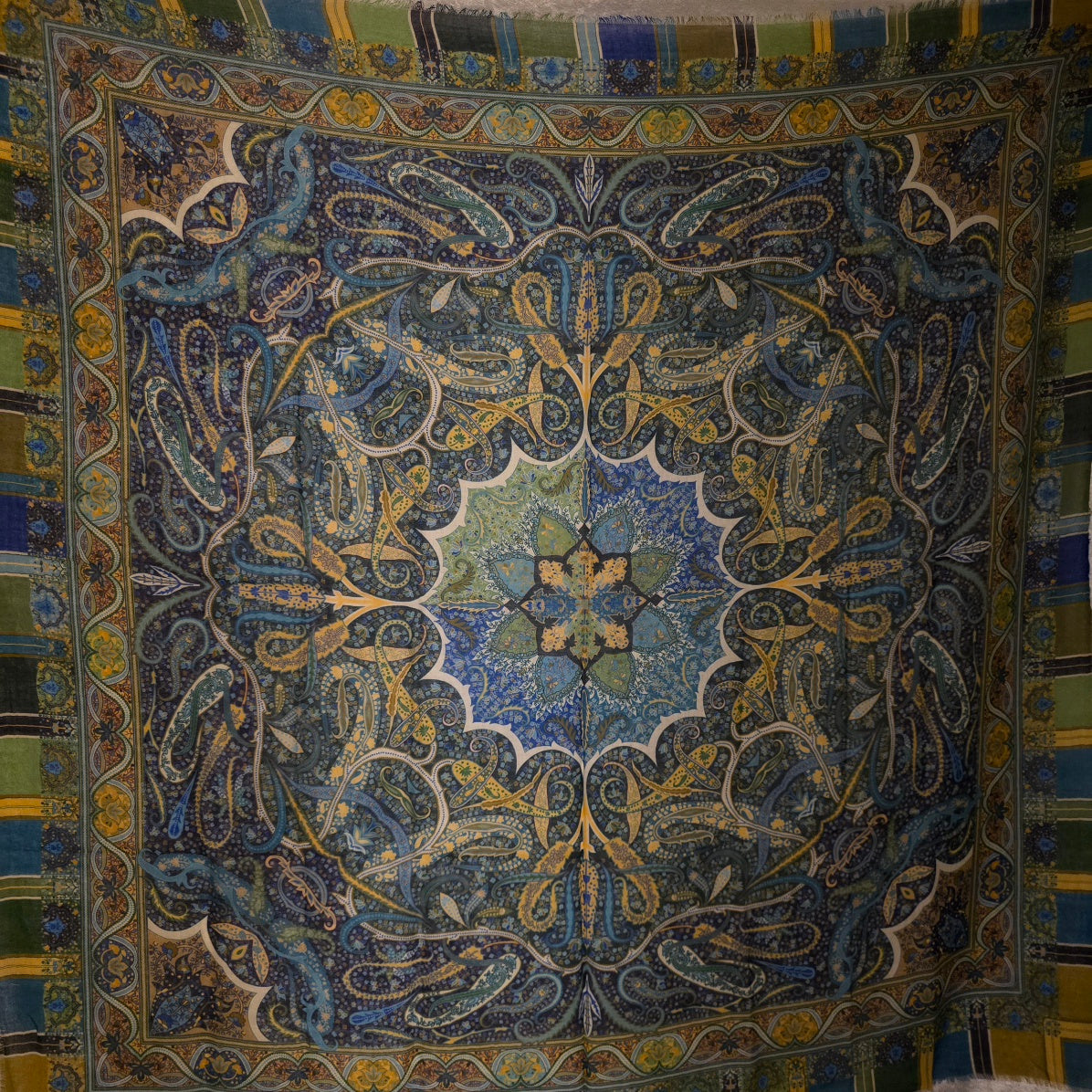 Høstpreget firkantet sjal i merino og silke (17)