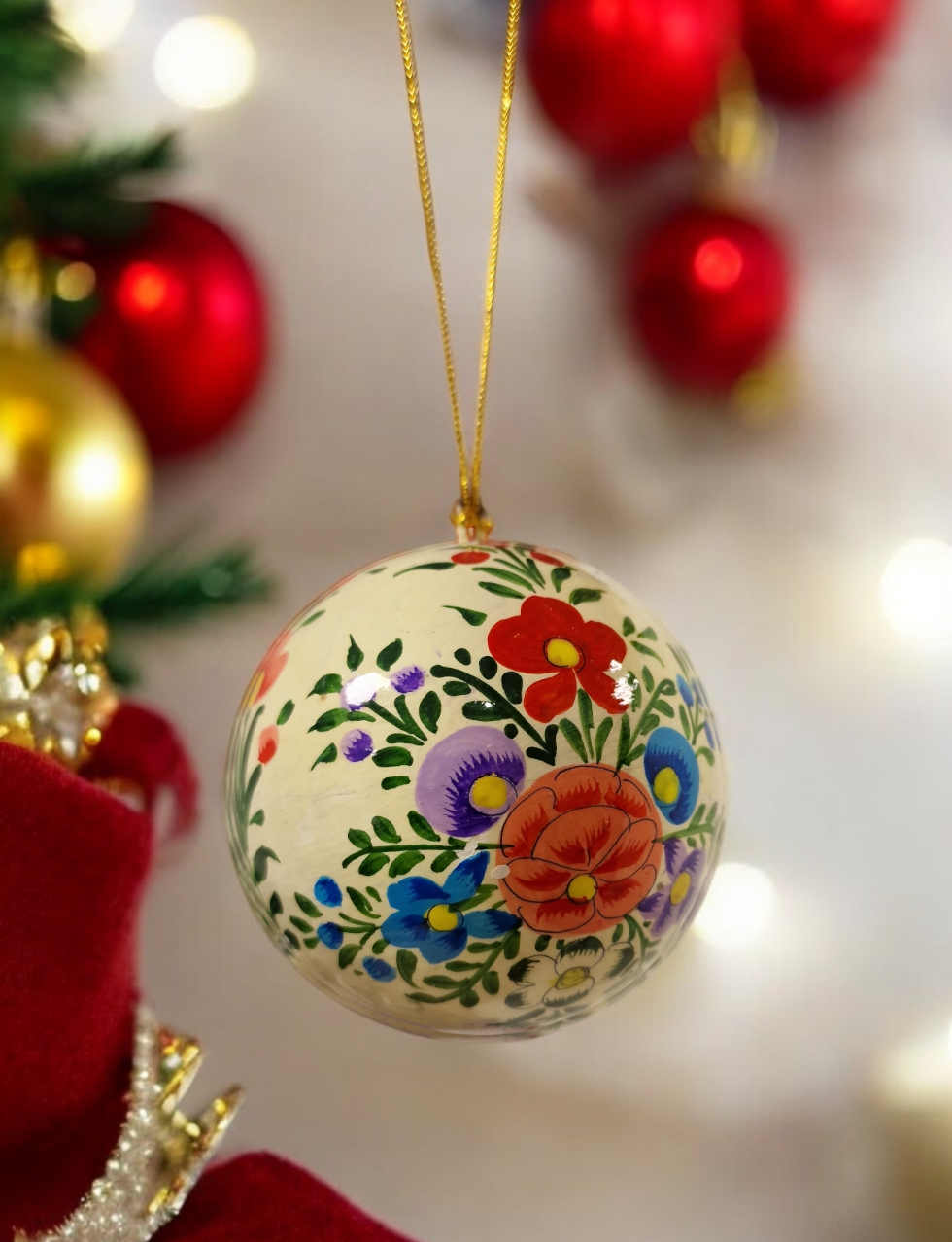 Blomstret hvit julekule (9)