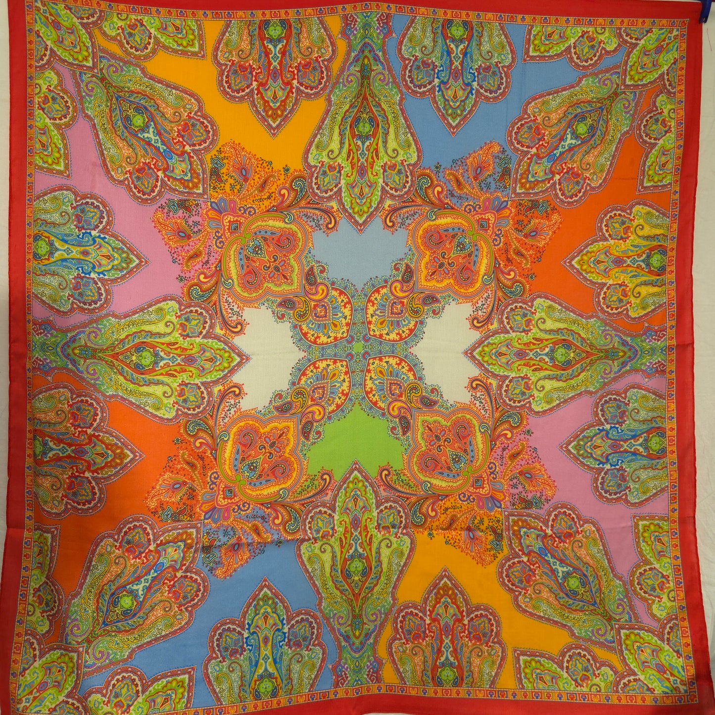 Kaleidoskopisk paisley luksuriøst silkeskjerf på 100x100 cm (28)