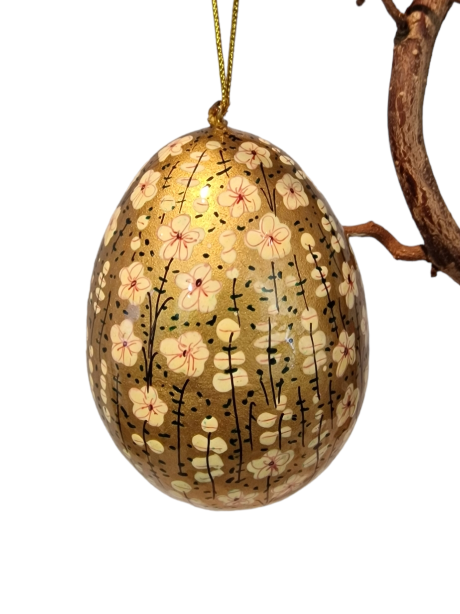 Gyllent påskeegg med hvite blomster (13)