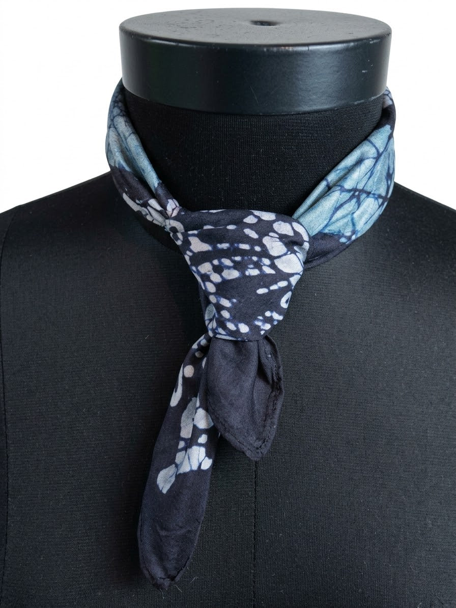 Firkantet silkeskjerf kalt batikk (60)