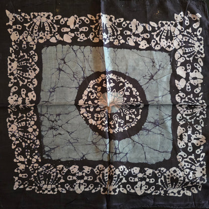 Firkantet silkeskjerf kalt batikk (60)