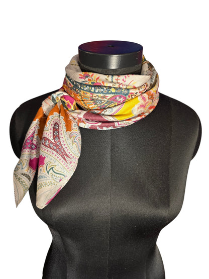 Lyst og friskt firkantet silkeskjerf (25)