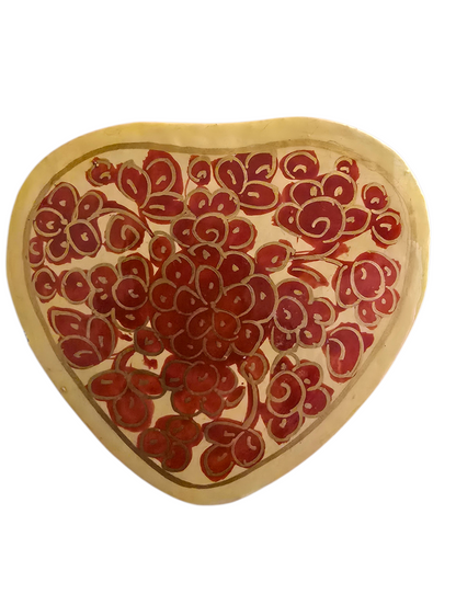 Hjerteformet liten smørgul boks med røde blomster med gull dekor (19)