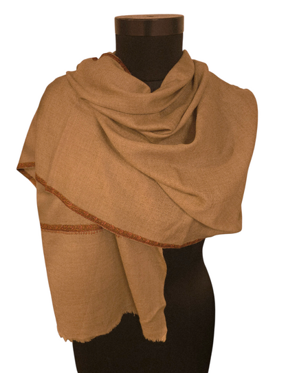 Naturfarget sjal i cashmere og merino med håndbroderte detaljer (24)