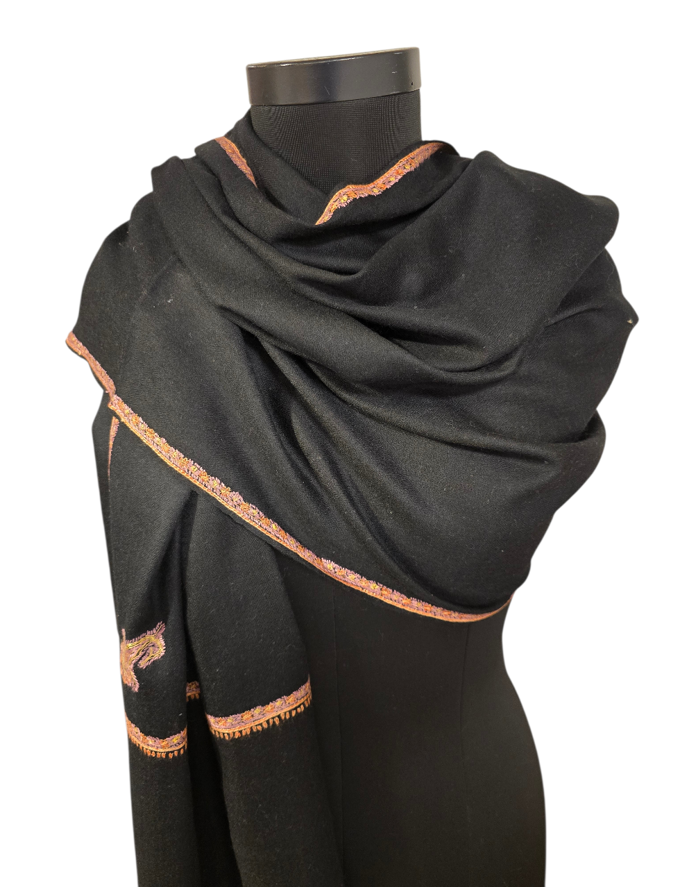 Sort sjal i cashmere og merino med håndbroderte detaljer (26)