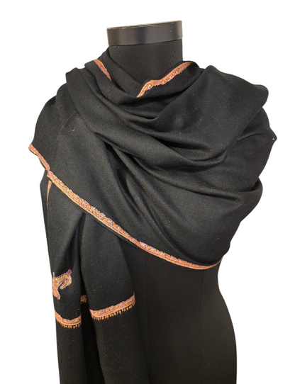 Sort sjal i cashmere og merino med håndbroderte detaljer (26)