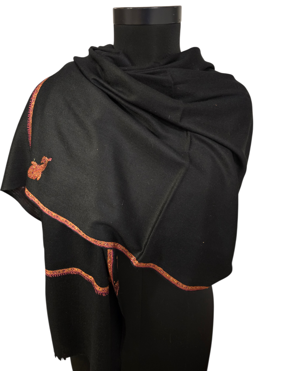 Lekkert sort sjal i cashmere og merino med håndbroderte detaljer (27)