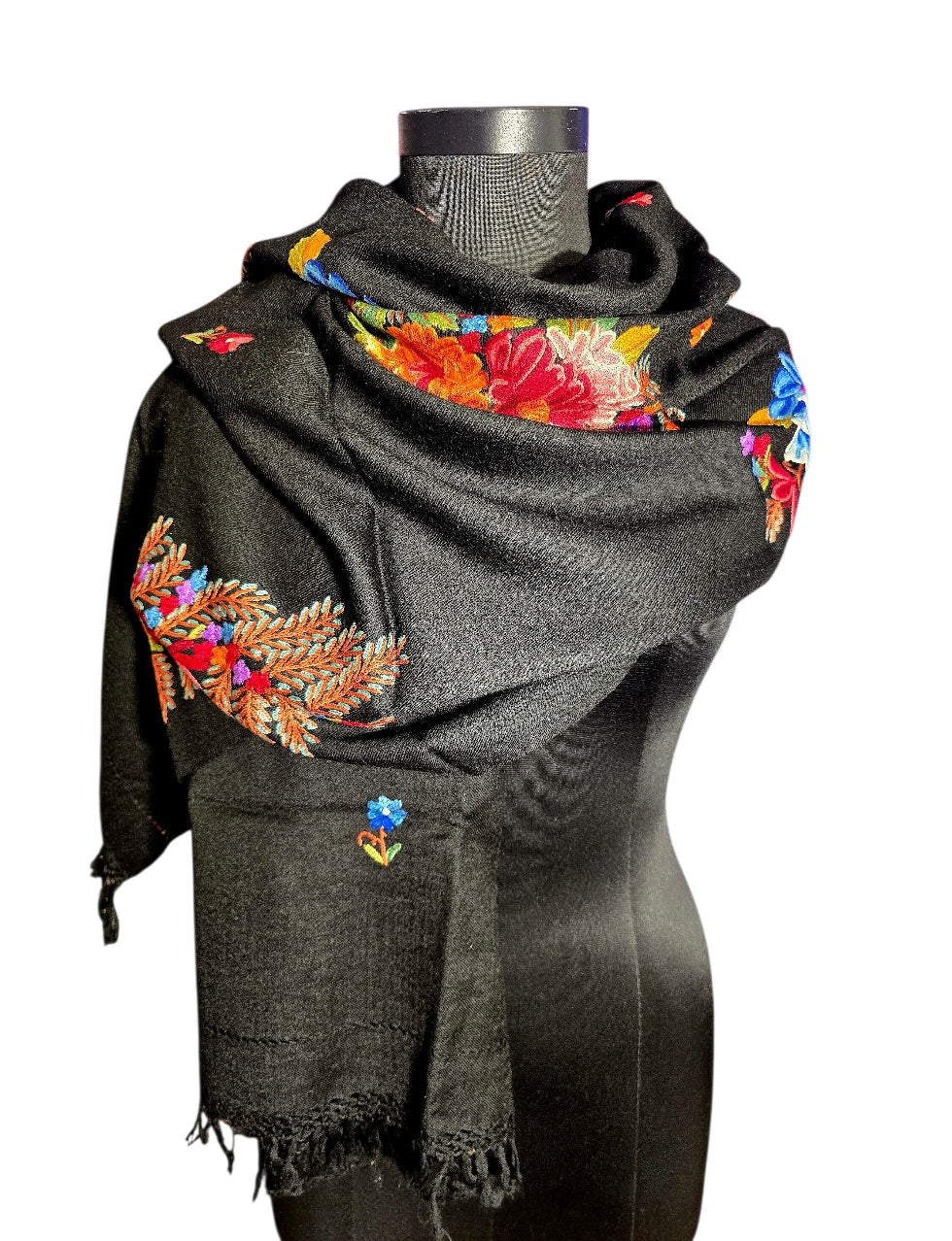 Håndbrodert sort sjal (21)