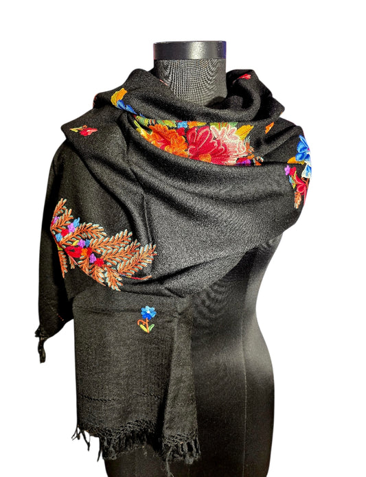 Håndbrodert sort sjal (21)