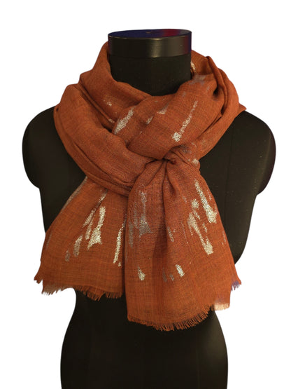 Brun/rustent skjerf i merino og silke med "sølv" mønster (74)