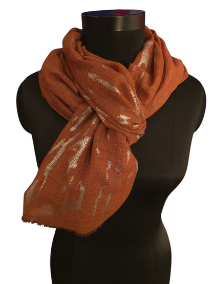 Brun/rustent skjerf i merino og silke med "sølv" mønster (74)