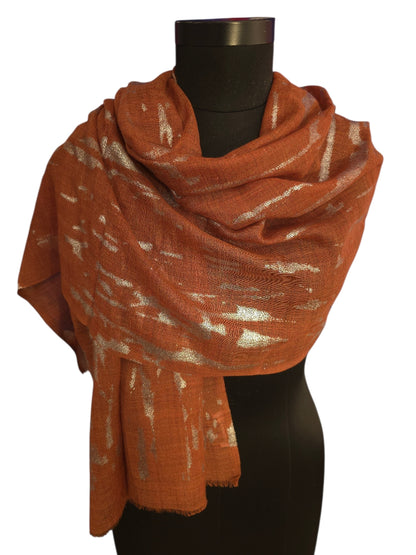 Brun/rustent skjerf i merino og silke med "sølv" mønster (74)