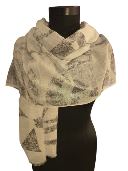 Offwhite skjerf i merino og silke med "sølv" mønster (70)