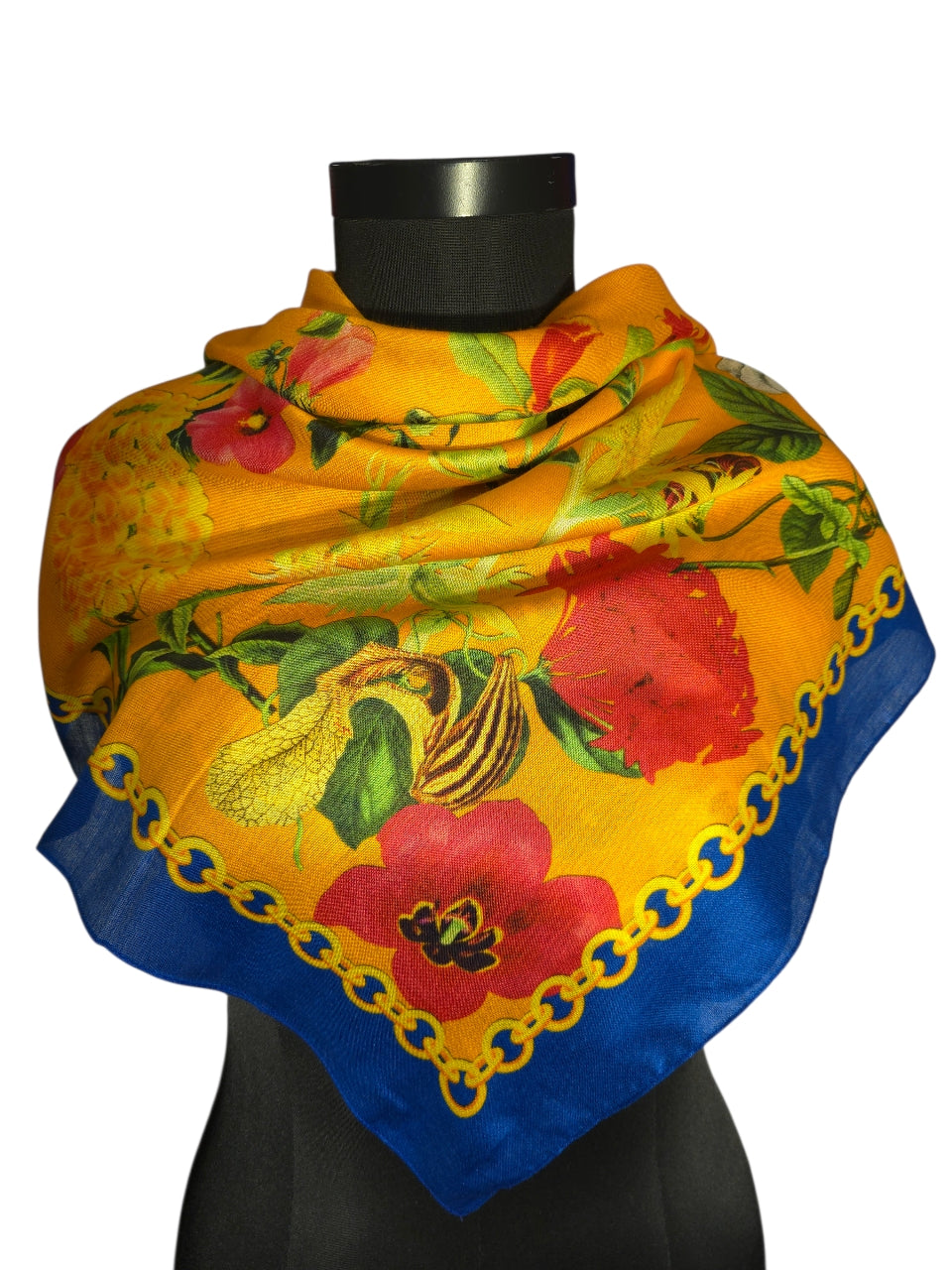 Blomstret silkeskjerf på en oransje bunn (26)