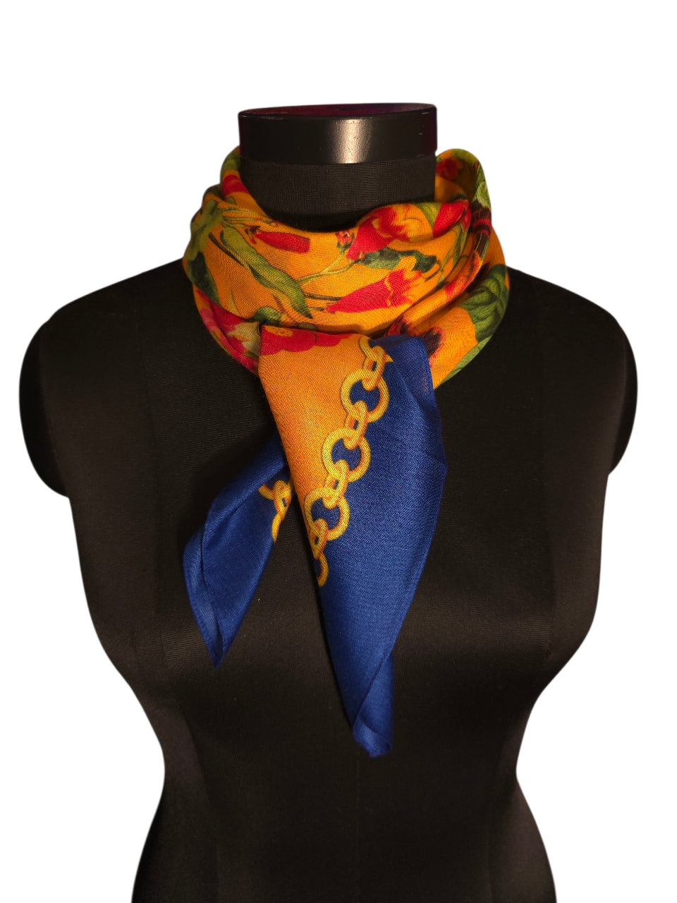 Blomstret silkeskjerf på en oransje bunn (26)