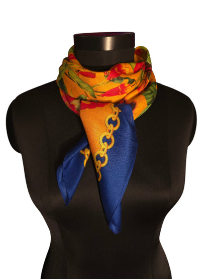 Blomstret silkeskjerf på en oransje bunn (26)