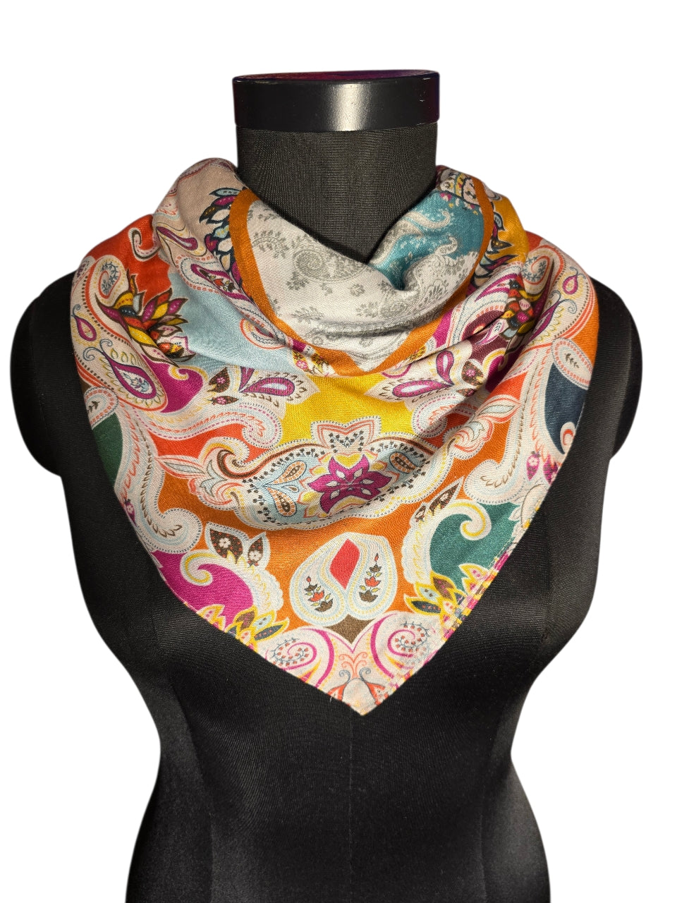 Lyst og friskt firkantet silkeskjerf (25)