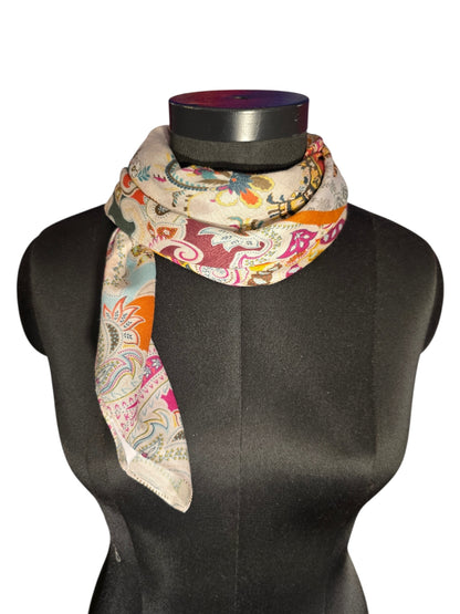 Lyst og friskt firkantet silkeskjerf (25)