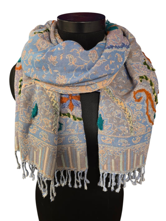 Håndbrodert ullskjerf i blå/grå farger (97)