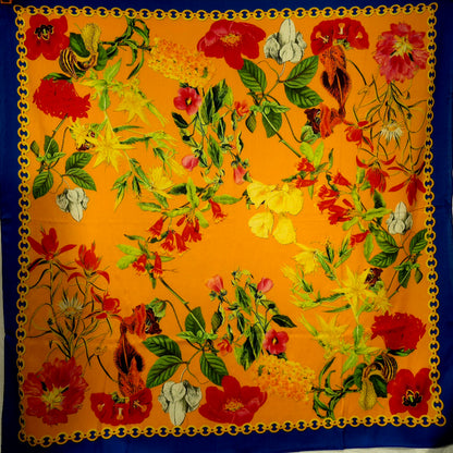 Blomstret silkeskjerf på en oransje bunn (26)