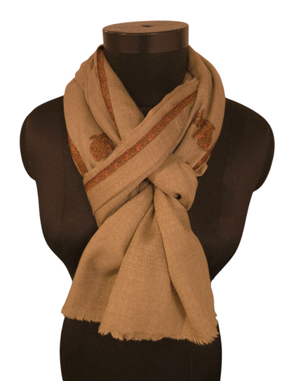 Naturfarget sjal i cashmere og merino med håndbroderte detaljer (24)