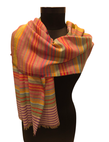 Mykt og godt ullskjerf med lyse striper (79)