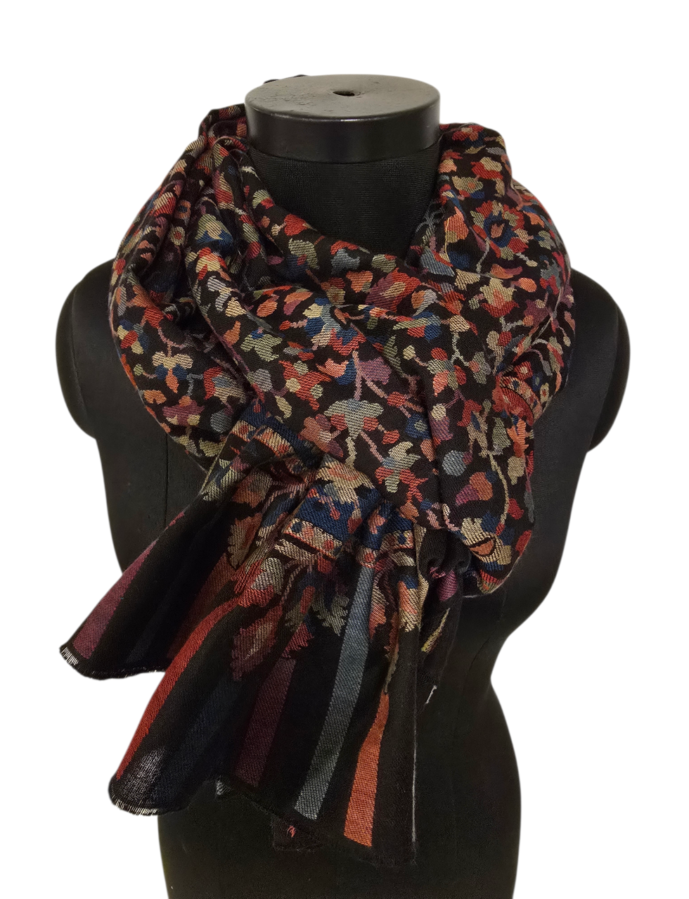 Stort mønstervevet sort sjal i 100% merino ull (36)