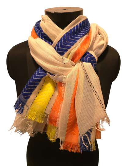 Mykt og godt bomullssjal med brede og broderte striper (130)