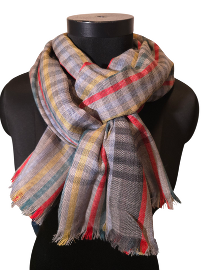 Grå rutete skjerf i ren ull med røde, gule, lavendel og grønne striper (76)