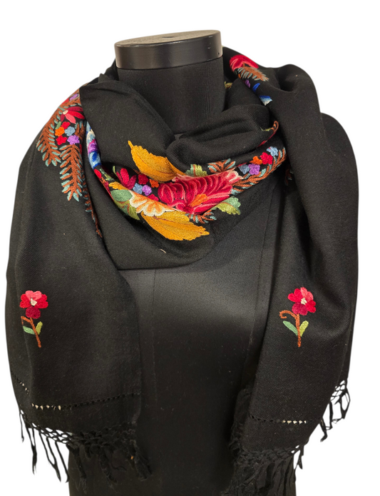 Håndbrodert sort sjal (18)