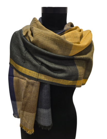 Mykt, lett og behagelig blå-grå-gult skjerf i ren ull (68)