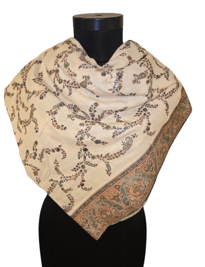 Nydelig offwhite flott sjal i ren merino ull (51)