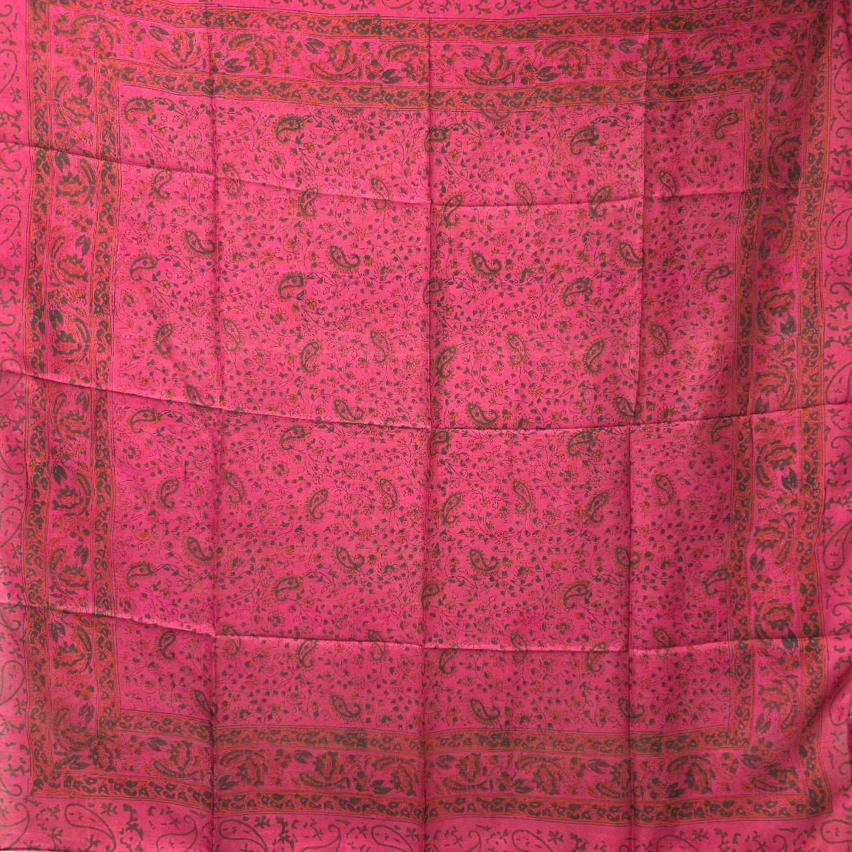 Fuksia farget silkeskjerf 90x90 cm (3)