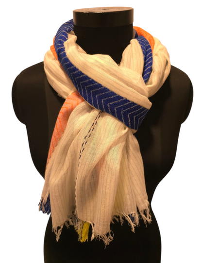 Mykt og godt bomullssjal med brede og broderte striper (130)