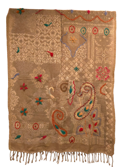 Beigeaktig ullskjerf med broderier (96)