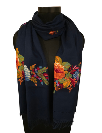 Håndbrodert mørkeblått sjal (20)