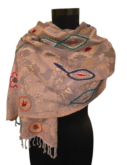 Lavendel farget ullskjerf med flotte håndbroderte detaljer (91)