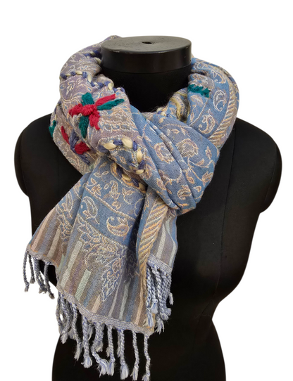 Lyst ullskjerf med broderier (86)