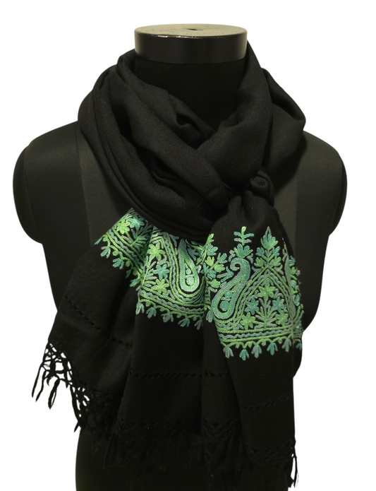 Håndbrodert sort sjal (12)