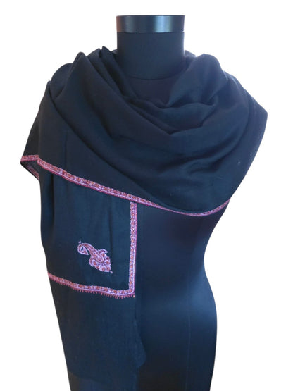 Sort sjal i cashmere og merino med håndbroderte detaljer (30)