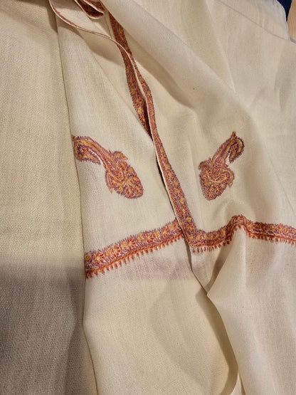 Offwhite sjal i cashmere og merino med håndbroderte detaljer (24)