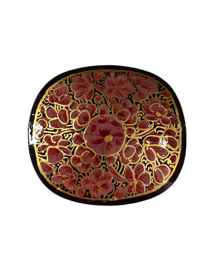 Liten håndlaget boks med rosa/rød/lilla blomster (42)