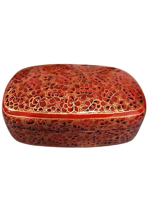 Håndlaget og dekorert gyllent og rødt smykkeskrin med blomstermotiv (46)