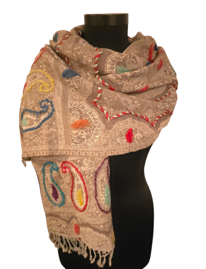 Beige/brunt ullskjerf med broderier (94)